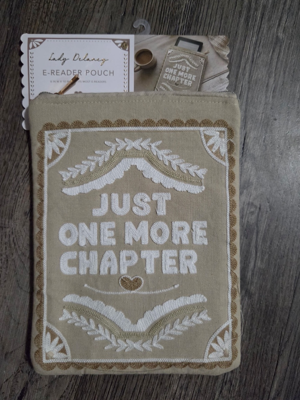 Beige 'Just One More Chapter' E-Reader Pouch